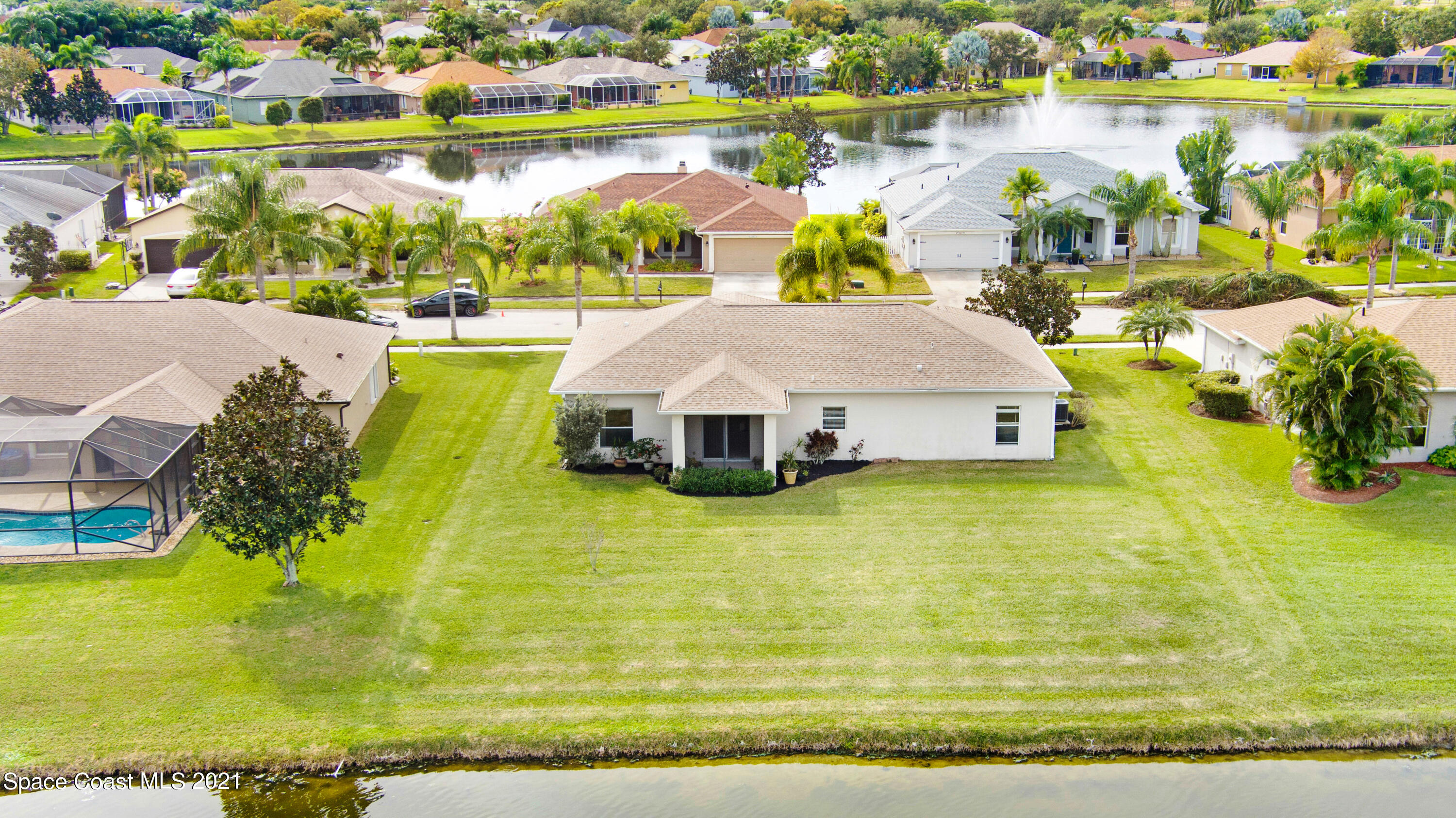 1475 Knoll Ridge Drive Melbourne, FL 32940 - Photo 36 of 39 a bathroom with a swimming pool and lake view