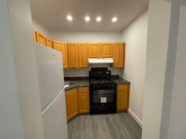$2,000 | 516 Paterson Plank Road, Unit 2R, Jersey City, NJ 07307