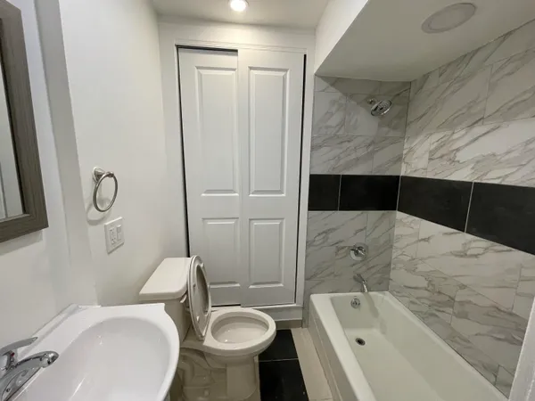 $2,000 | 516 Paterson Plank Road, Unit 2R, Jersey City, NJ 07307