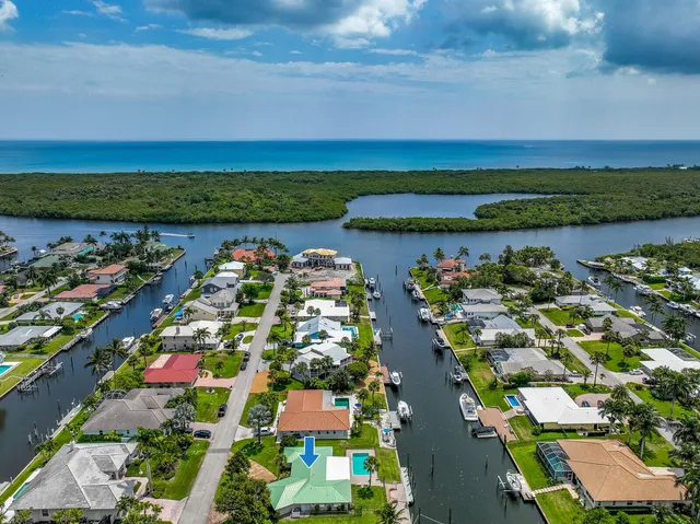 $1,800,000 | 8502 Southeast Royal Street, Hobe Sound, FL 33455