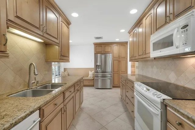 $1,800,000 | 8502 Southeast Royal Street, Hobe Sound, FL 33455