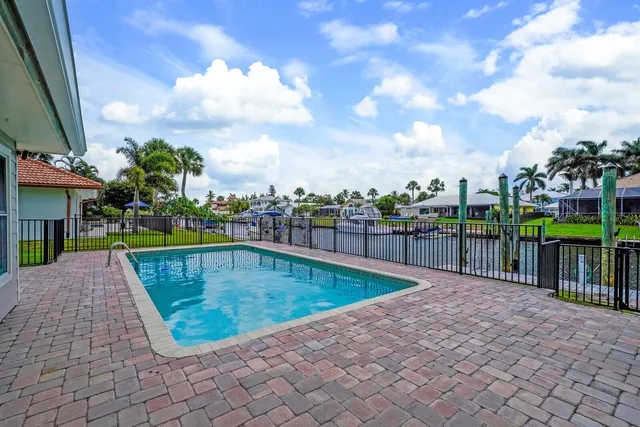 $1,800,000 | 8502 Southeast Royal Street, Hobe Sound, FL 33455