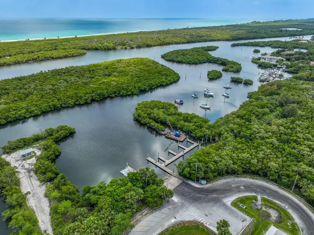 $1,800,000 | 8502 Southeast Royal Street, Hobe Sound, FL 33455