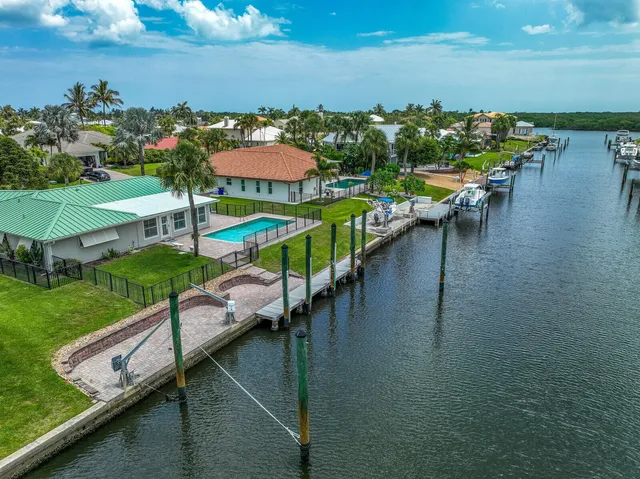 $1,800,000 | 8502 Southeast Royal Street, Hobe Sound, FL 33455
