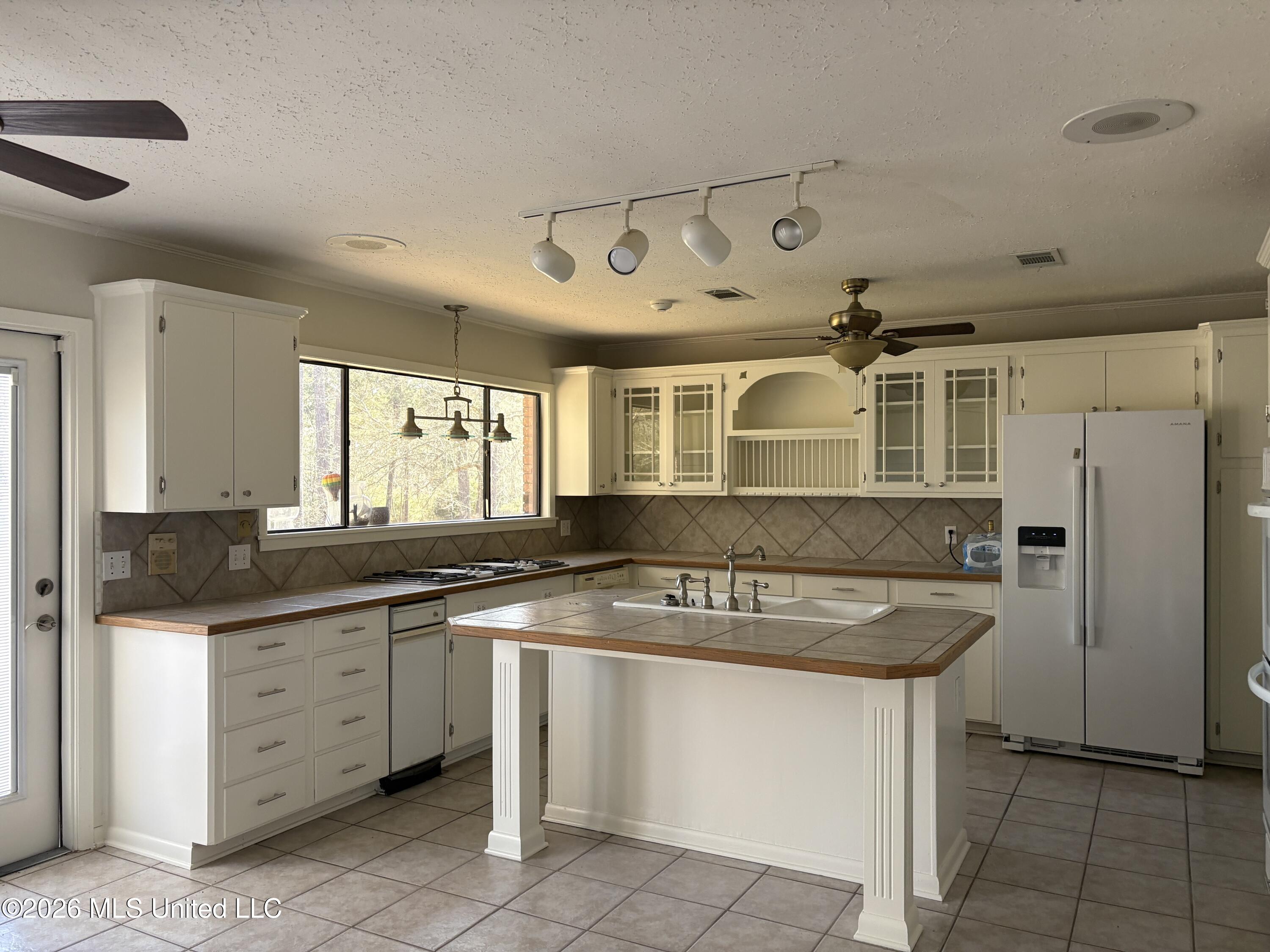 348 Old Magee Road Magee, MS 39111 - Photo 7 of 49 IMG_3149