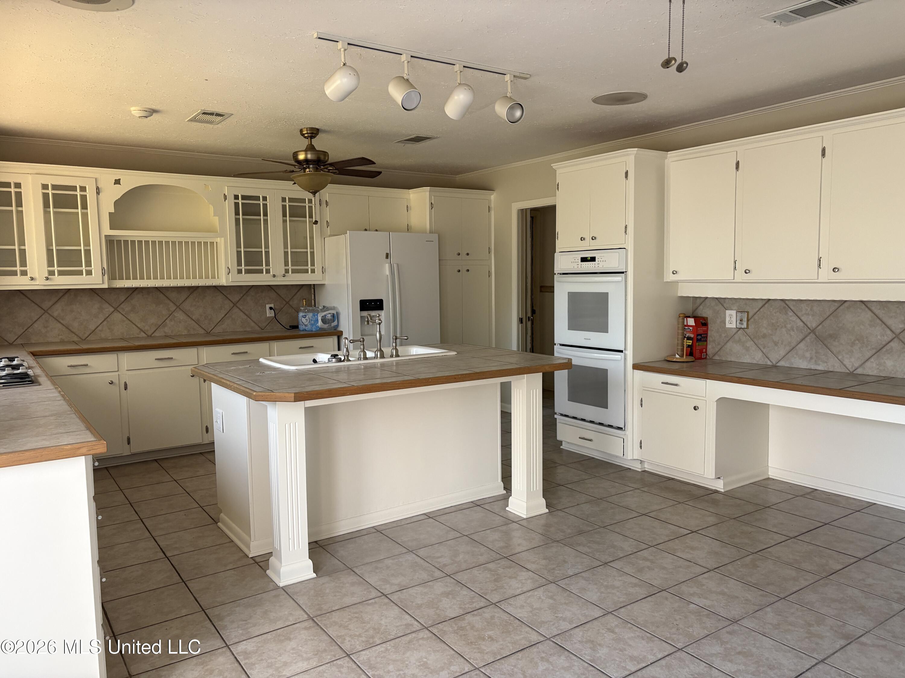 348 Old Magee Road Magee, MS 39111 - Photo 8 of 49 IMG_3150