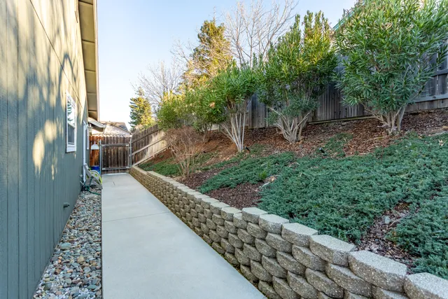 a view of a back yard from a balcony