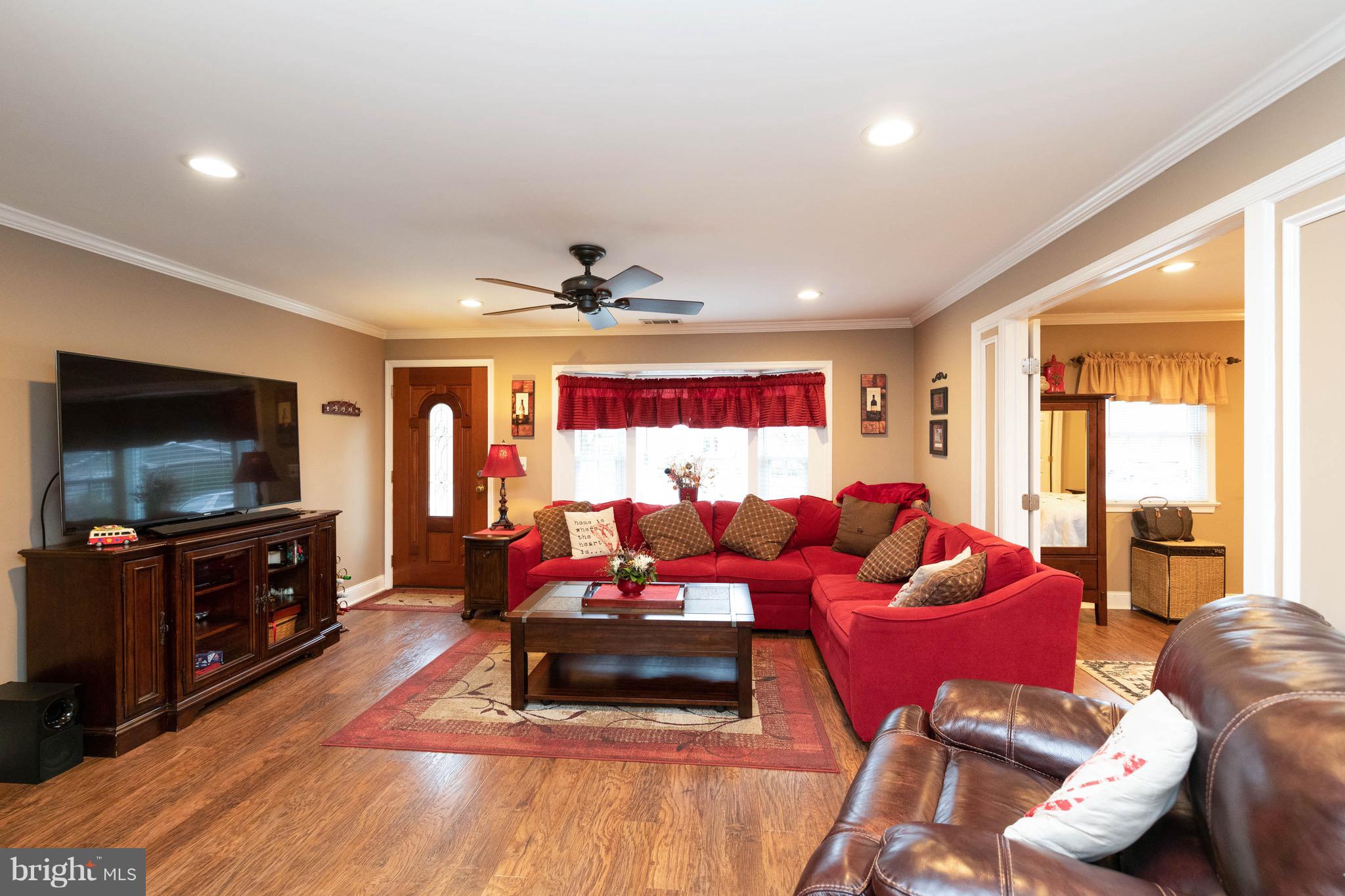239 Glen Road Pasadena, MD 21122 - Photo 5 of 35 Gallery Image 5