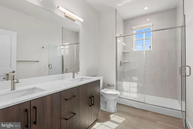 a view of an empty room with a kitchen