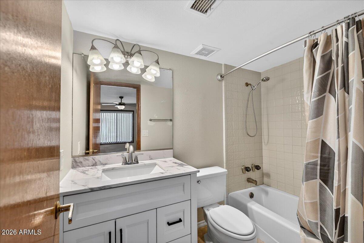5750 North 10th Street, Unit 5 Phoenix, AZ 85014 - Photo 28 of 39 24-bathroom 5750