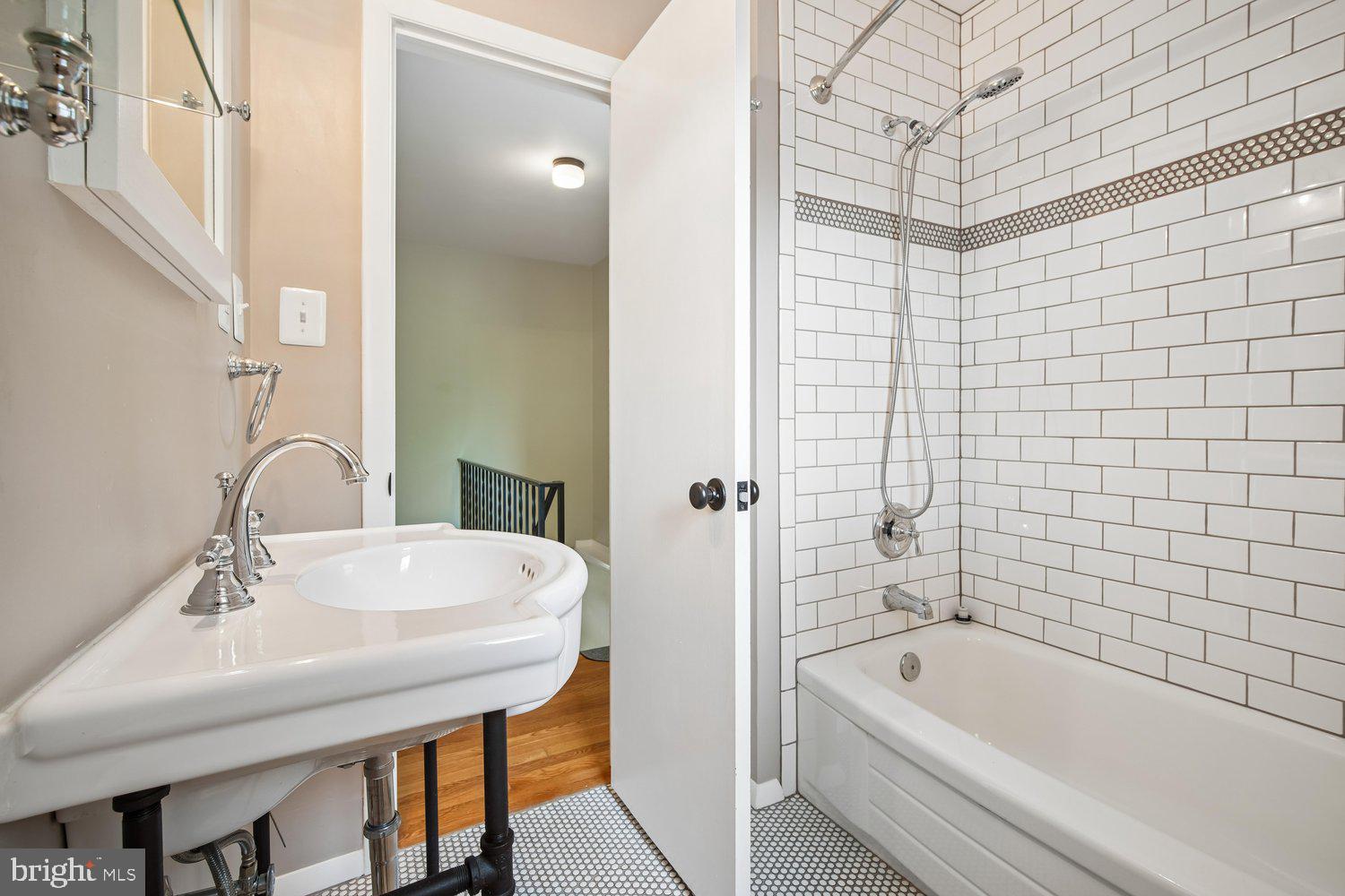 2305 Londonderry Road Alexandria, VA 22308 - Photo 31 of 59 Bath