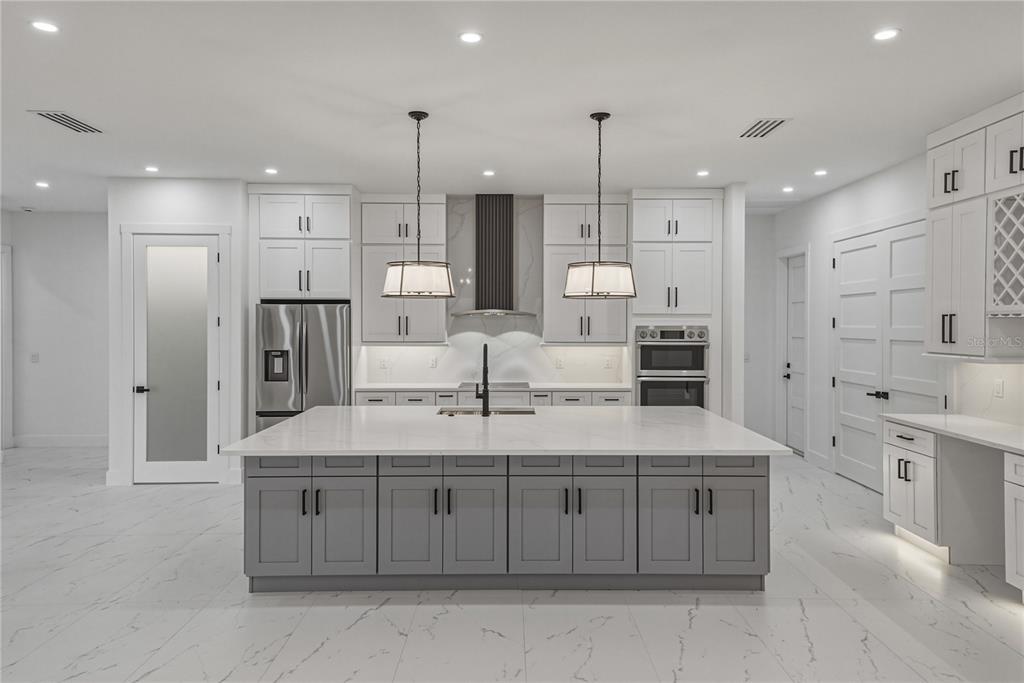 14080 Sydney Road Dover, FL 33527 - Photo 14 of 100