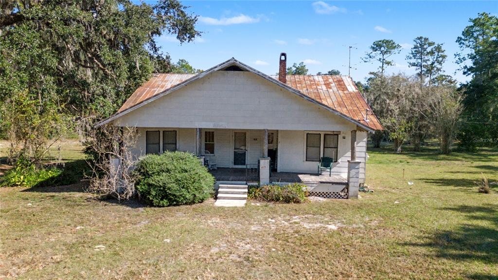 815 Northeast 145th Avenue Road Silver Springs, FL 34488 - Photo 41 of 42 a front view of a house with garden