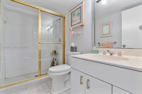 $560,000 | 2017 South Ocean Drive, Unit 910, Hallandale Beach, FL 33009