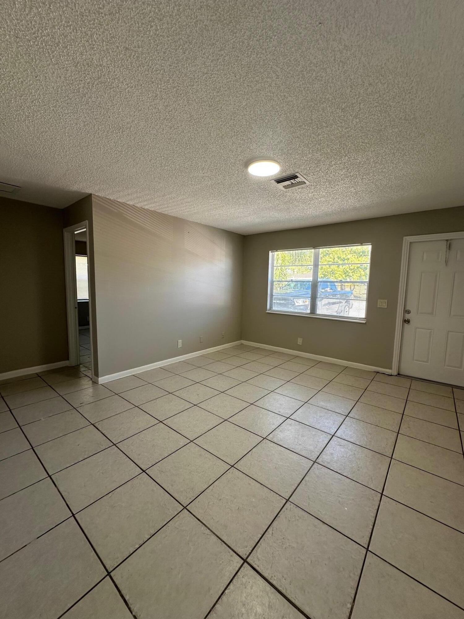 4562 Gulfstream Road, Unit 4566 Lake Worth, FL 33461 - Photo 5 of 11 IMG_9975