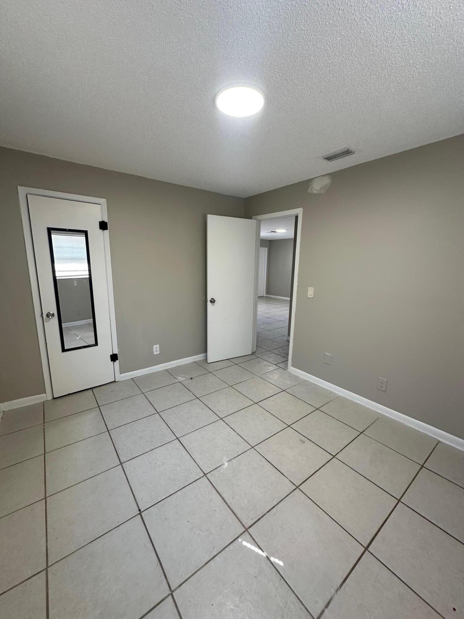 4562 Gulfstream Road, Unit 4566 Lake Worth, FL 33461 - Photo 6 of 11 IMG_9979