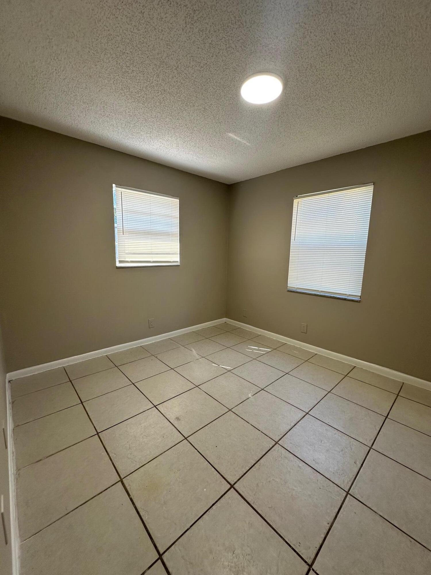 4562 Gulfstream Road, Unit 4566 Lake Worth, FL 33461 - Photo 7 of 11 IMG_9978