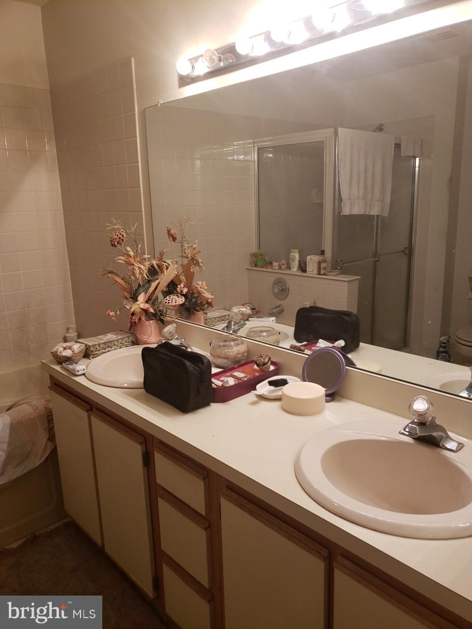 85 Winthrop Road, Unit G Monroe Township, NJ 08831 - Photo 7 of 11 Master Bath