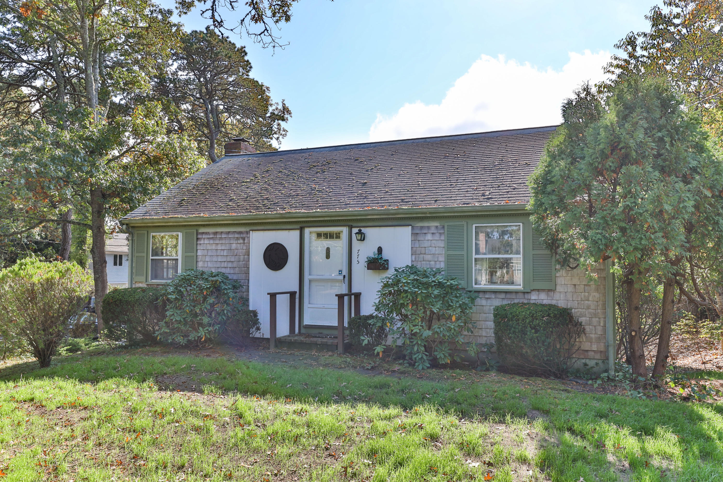 775 Queen Anne Road Harwich, MA 02645 - Photo 1 of 32 775QueLR-1