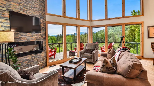 $1,275,000 | 5359 Gleason Mcabee Falls Road, Priest River, ID 83856