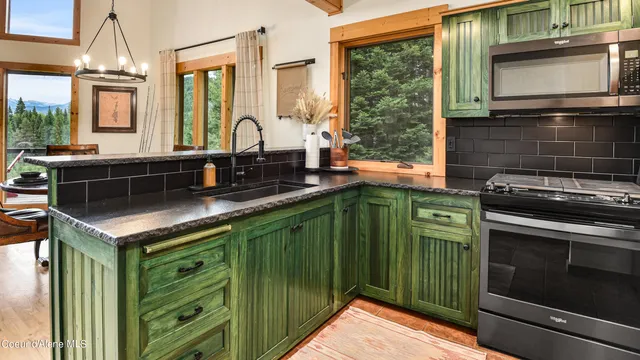 $1,275,000 | 5359 Gleason Mcabee Falls Road, Priest River, ID 83856