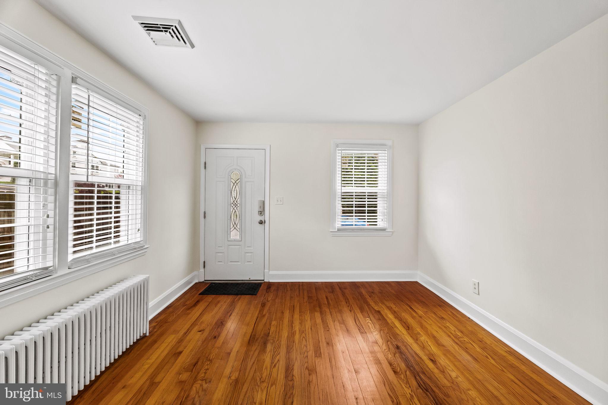 43 Belfast Road Lutherville-Timonium, MD 21093 - Photo 2 of 28 Living Room