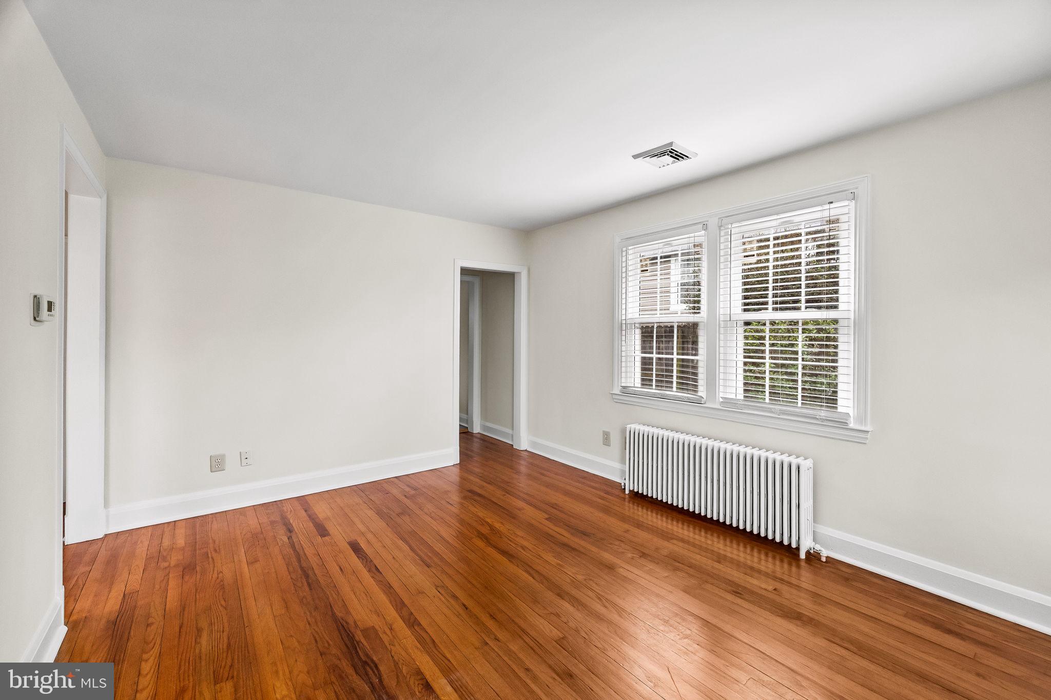 43 Belfast Road Lutherville-Timonium, MD 21093 - Photo 4 of 28 Living Room