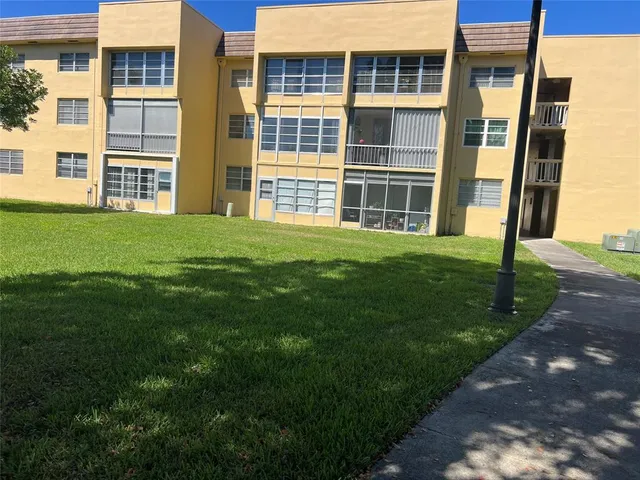 a view of building with a yard