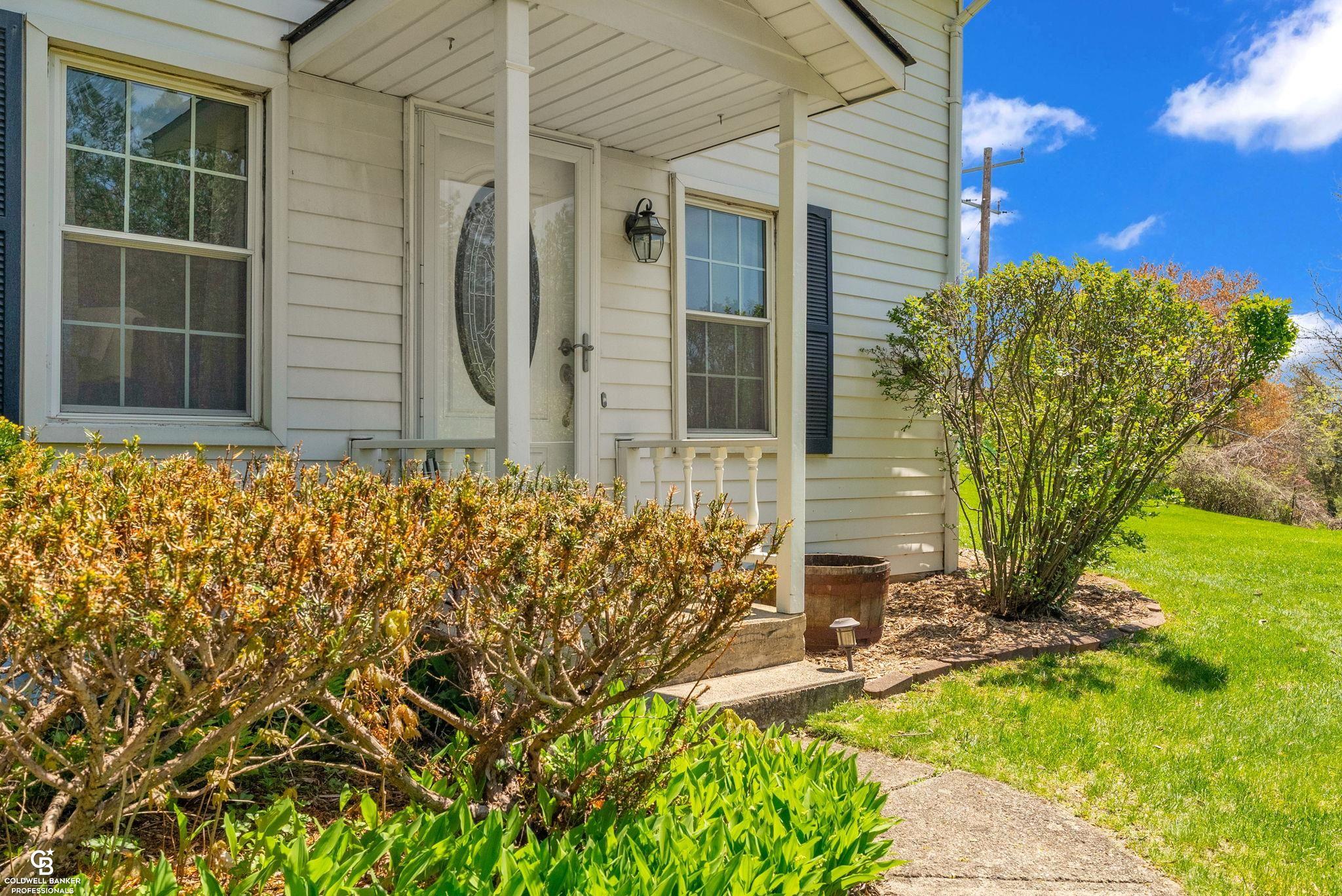 5252 Rochester Road Leonard, MI 48367 - Photo 5 of 50 50174231-d1549346-03a3-4e42-abf8-fb93fa01fa9f.JPG