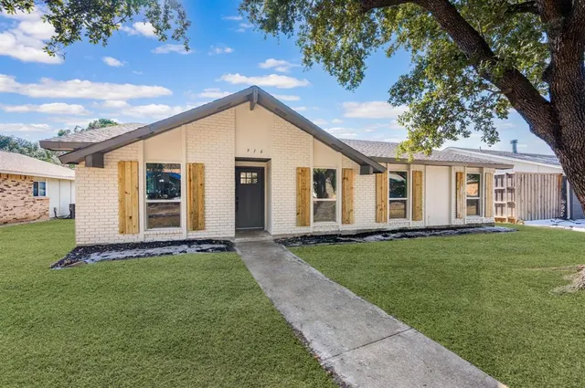 $399,000 | 916 Harvest Glen Drive, Plano, TX 75023