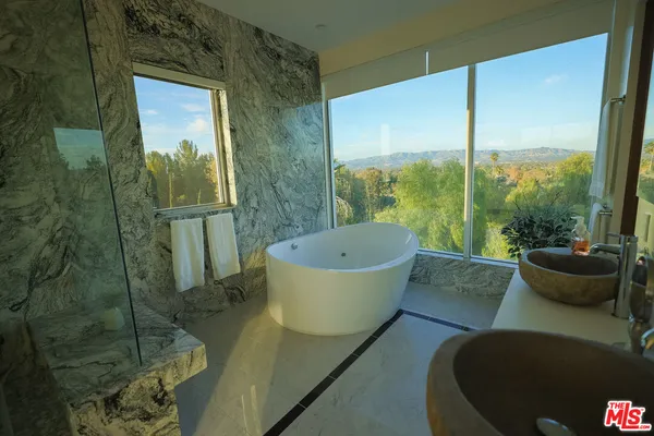 $36,000 | 5900 Winnetka Avenue, Woodland Hills, CA 91367