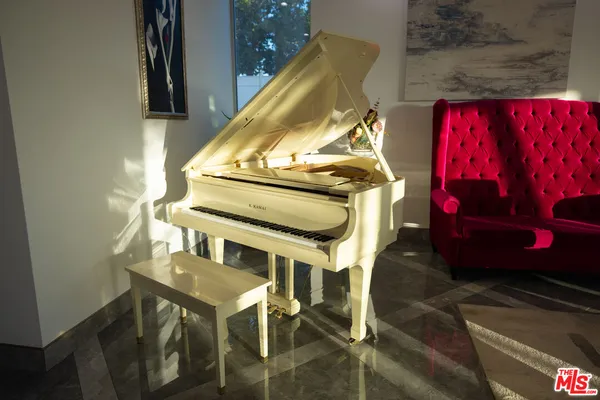 $36,000 | 5900 Winnetka Avenue, Woodland Hills, CA 91367