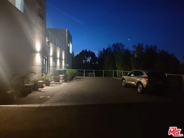 $36,000 | 5900 Winnetka Avenue, Woodland Hills, CA 91367