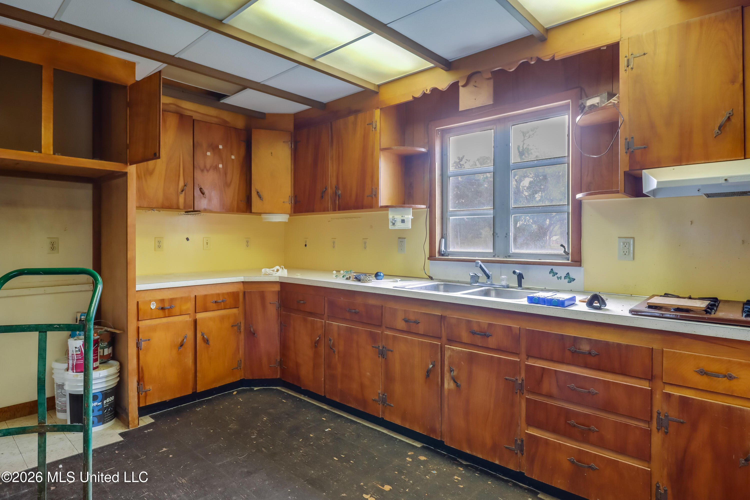 10403 Gorenflo Road D'Iberville, MS 39540 - Photo 7 of 25 Kitchen