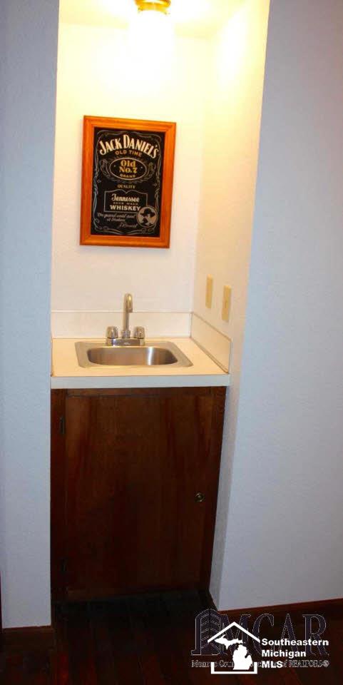 1401 West Erie Road Temperance, MI 48182 - Photo 14 of 25 Wet bar family room