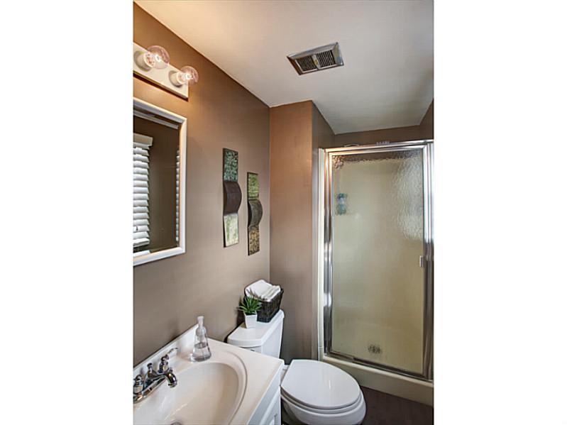 36 Dover Road Irwin, PA 15642 - Photo 12 of 25 Master Bath/Spa.