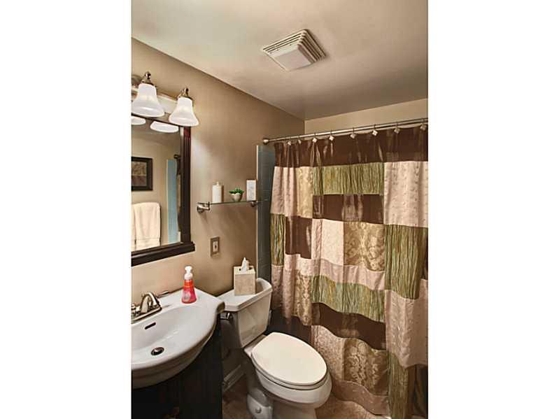 36 Dover Road Irwin, PA 15642 - Photo 15 of 25 Full Bath.