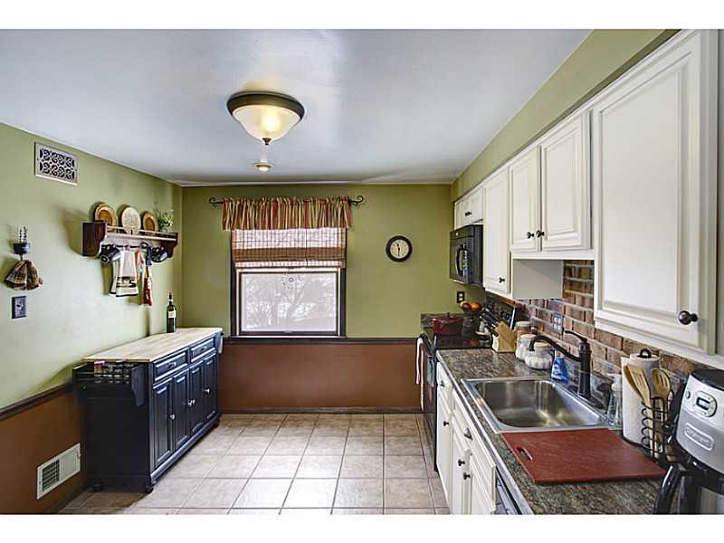 36 Dover Road Irwin, PA 15642 - Photo 6 of 25 Kitchen.