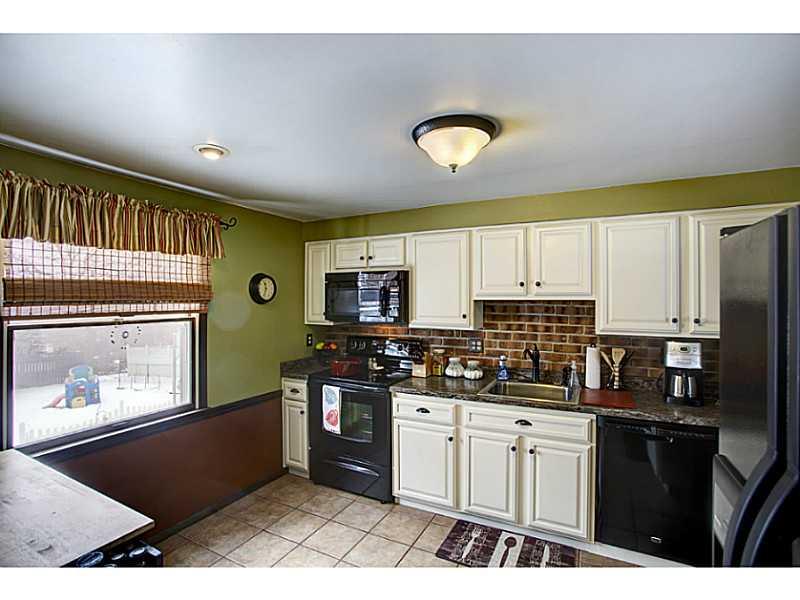 36 Dover Road Irwin, PA 15642 - Photo 7 of 25 Kitchen.