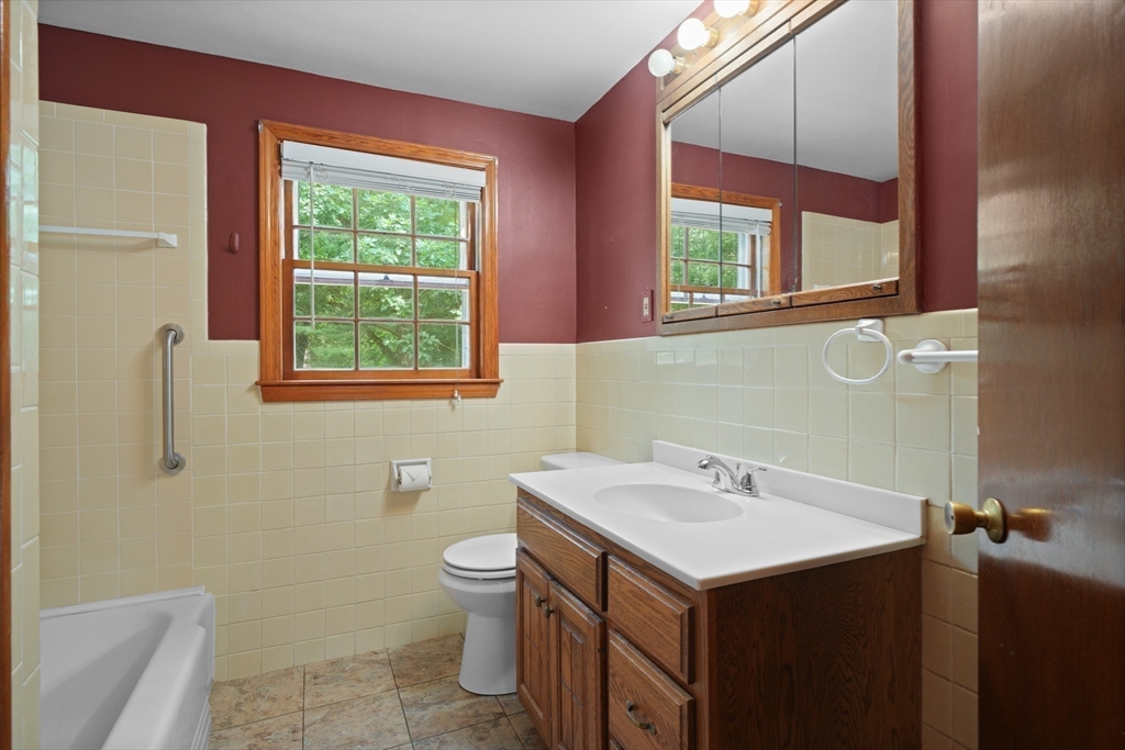220 Foster Road Tewksbury, MA 01876 - Photo 15 of 31 Gallery Image 15