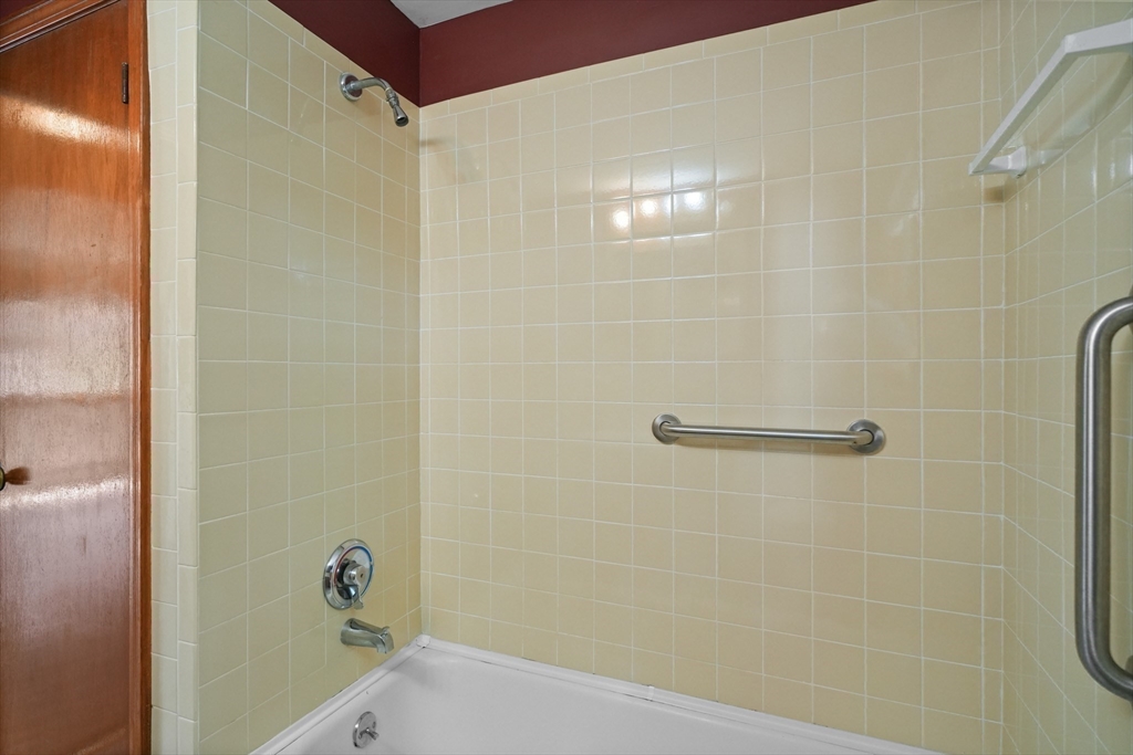 220 Foster Road Tewksbury, MA 01876 - Photo 16 of 31 Gallery Image 16