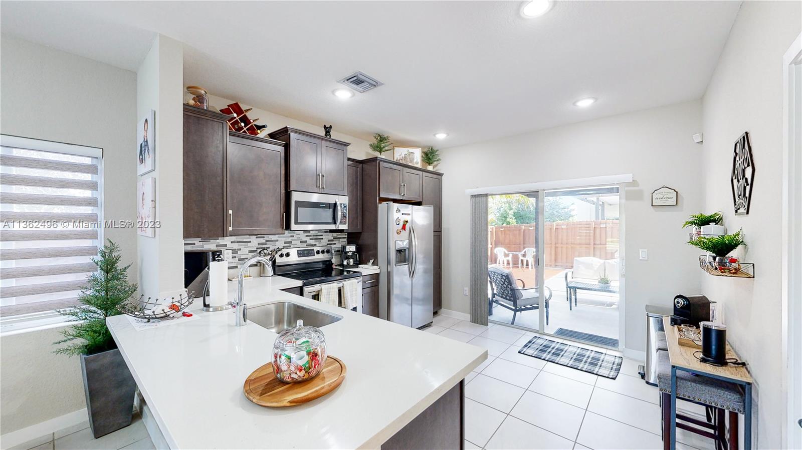 892 Southeast 18th Street Homestead, FL 33034 - Photo 13 of 56