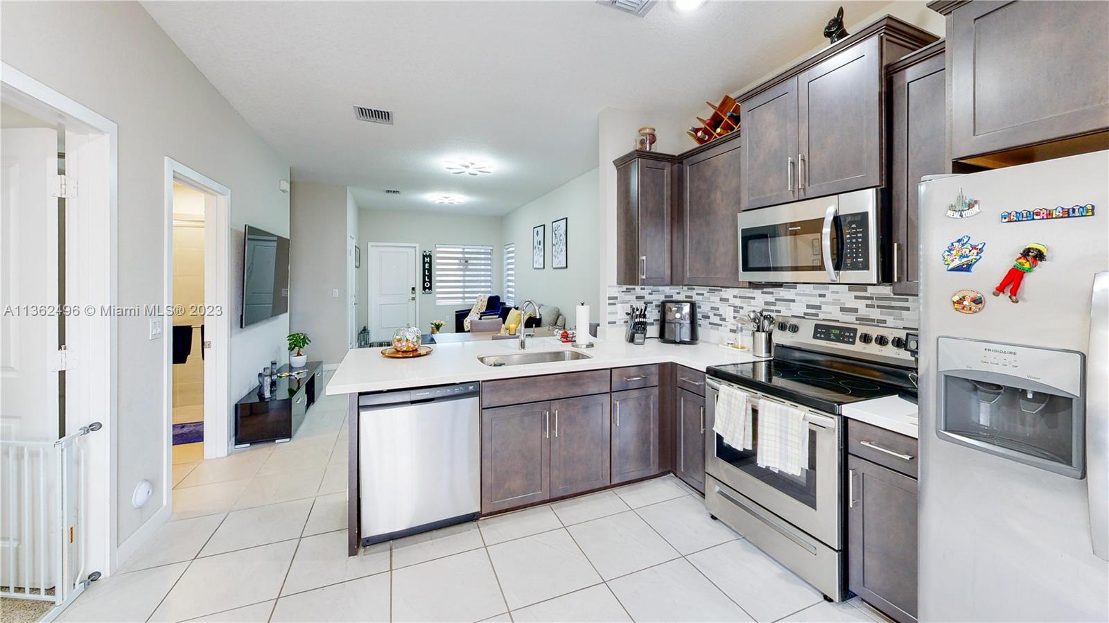 892 Southeast 18th Street Homestead, FL 33034 - Photo 15 of 56