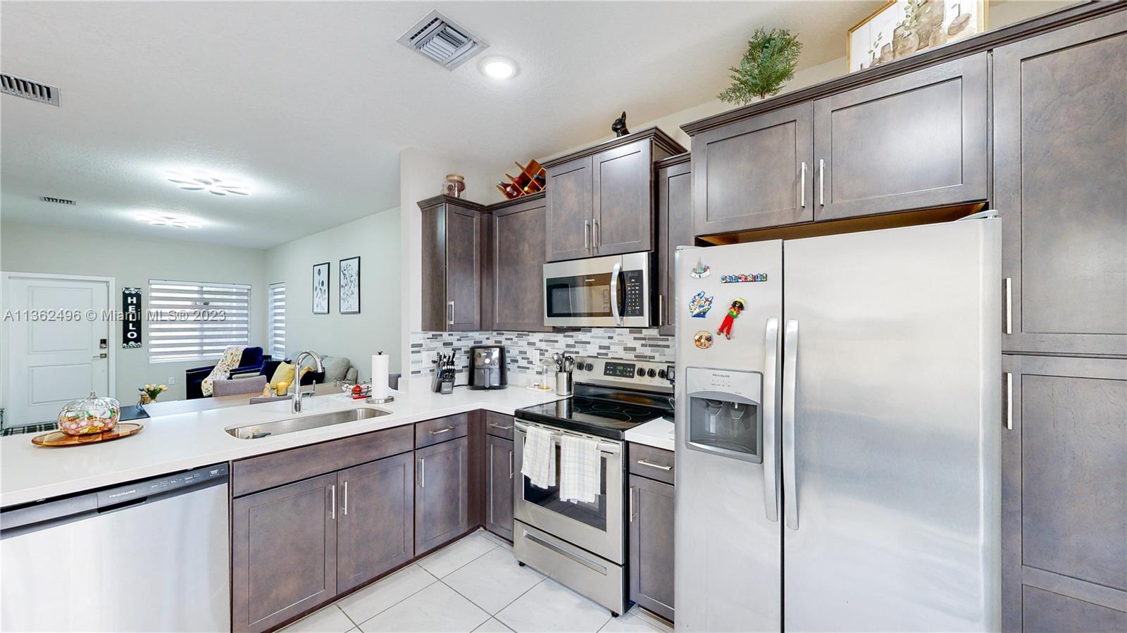892 Southeast 18th Street Homestead, FL 33034 - Photo 3 of 56