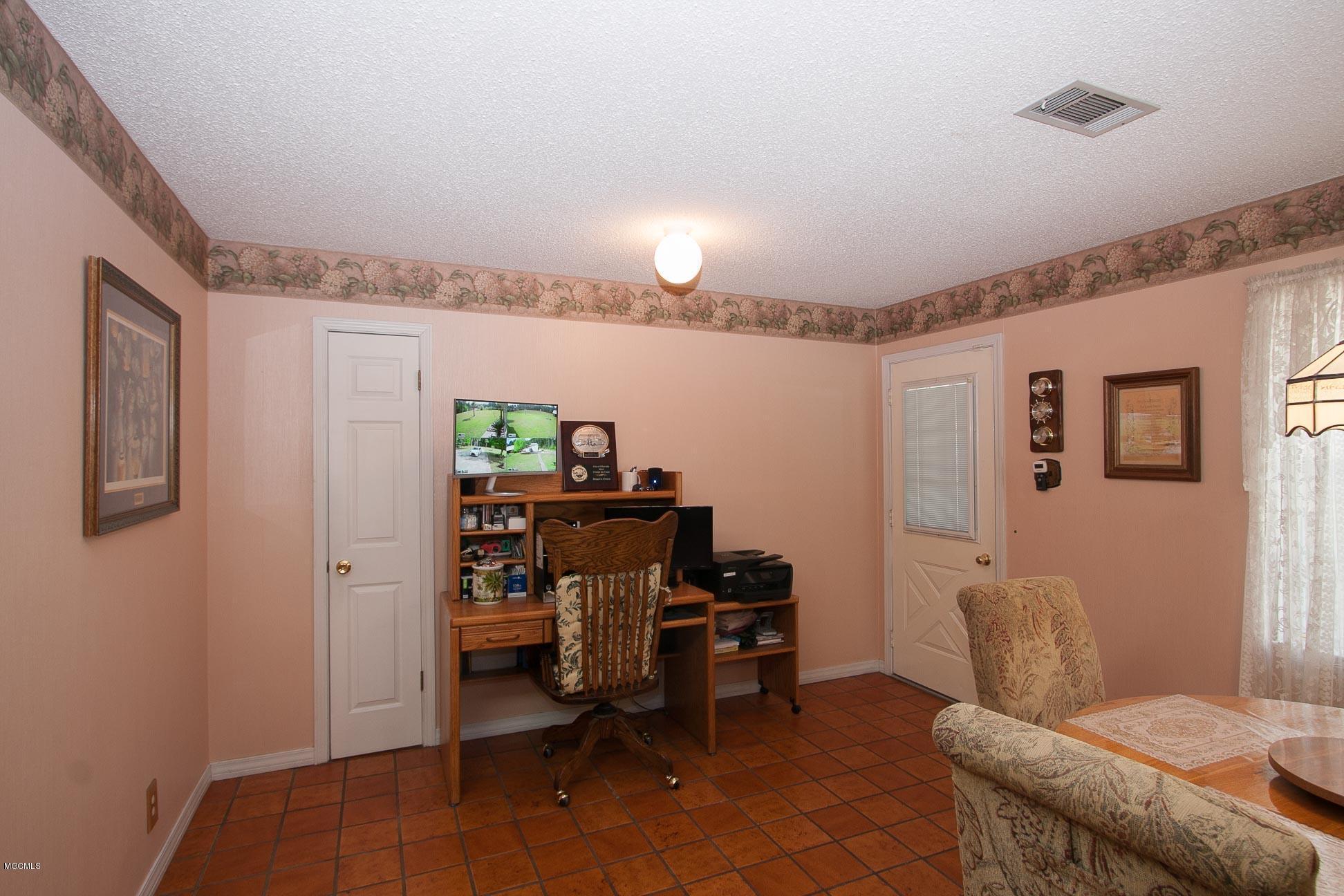 14704 Armein Road Ocean Springs, MS 39565 - Photo 21 of 60 Kitchen