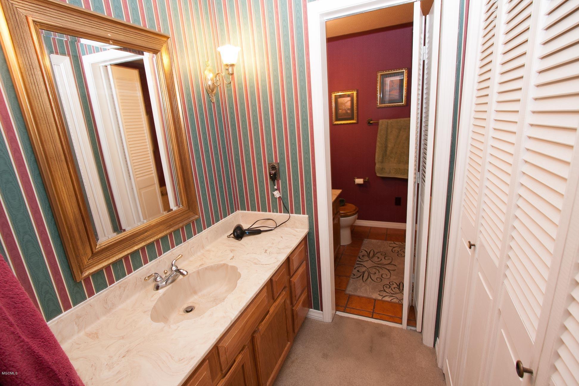 14704 Armein Road Ocean Springs, MS 39565 - Photo 25 of 60 Master Vanity