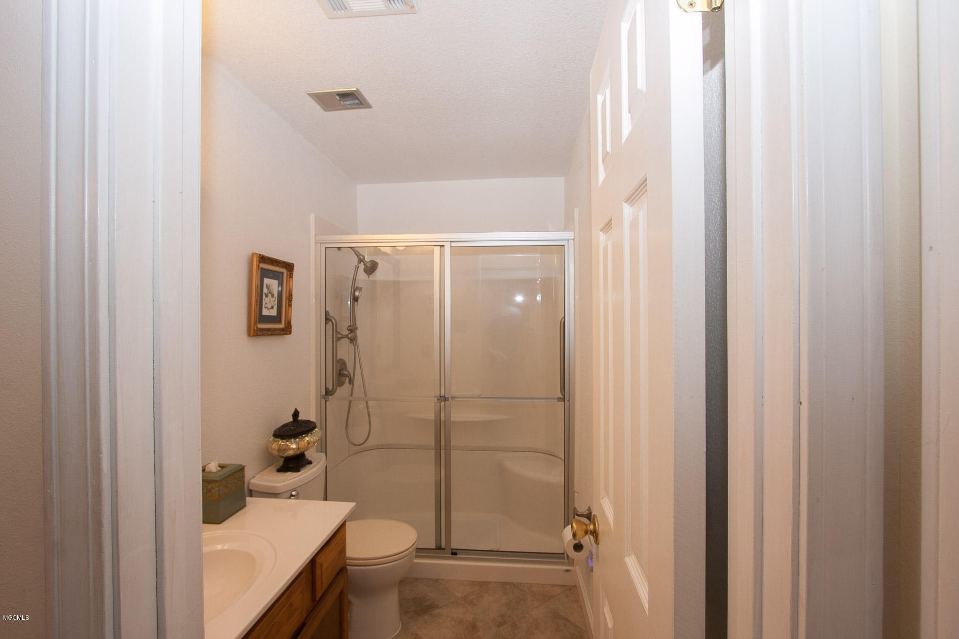 14704 Armein Road Ocean Springs, MS 39565 - Photo 33 of 60 Hall Bath
