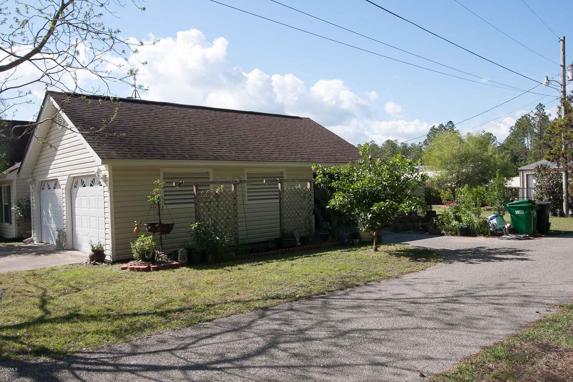 14704 Armein Road Ocean Springs, MS 39565 - Photo 51 of 60 Garage