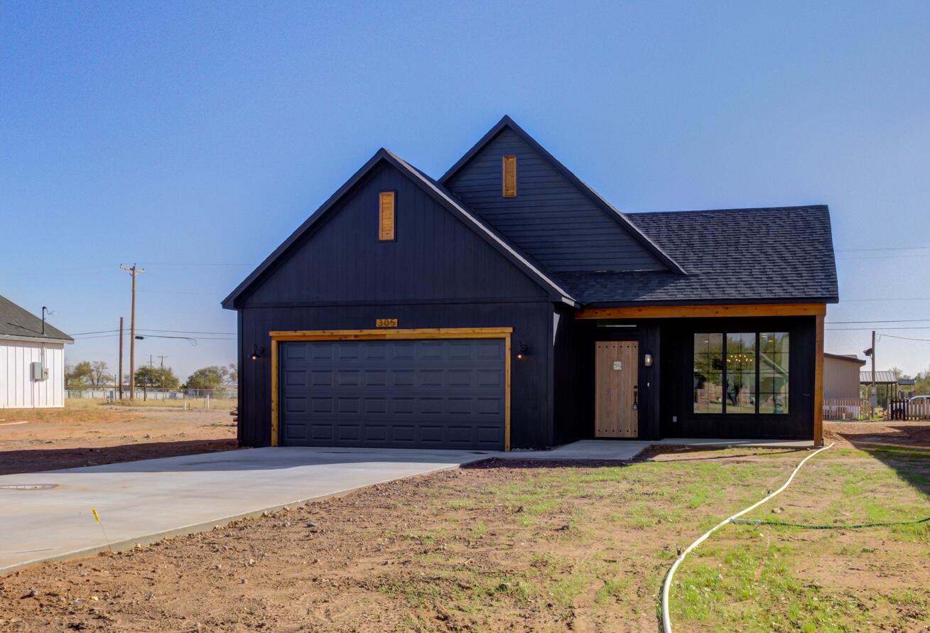 305 Southwest Ave L Seminole, TX 79360 - Photo 1 of 52 a front view of a house having yard