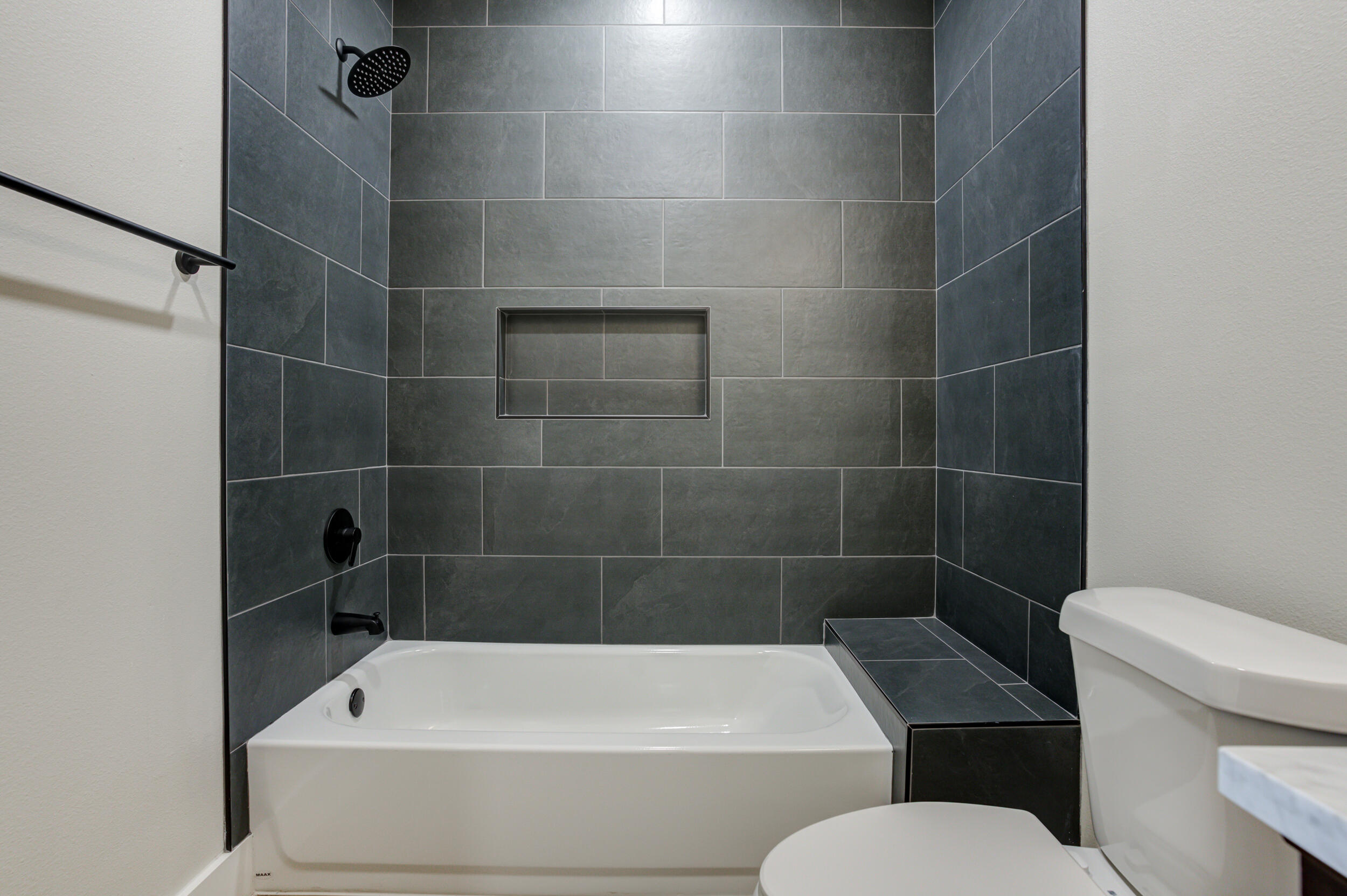 305 Southwest Ave L Seminole, TX 79360 - Photo 33 of 52 a bathroom with a toilet a sink and bathtub